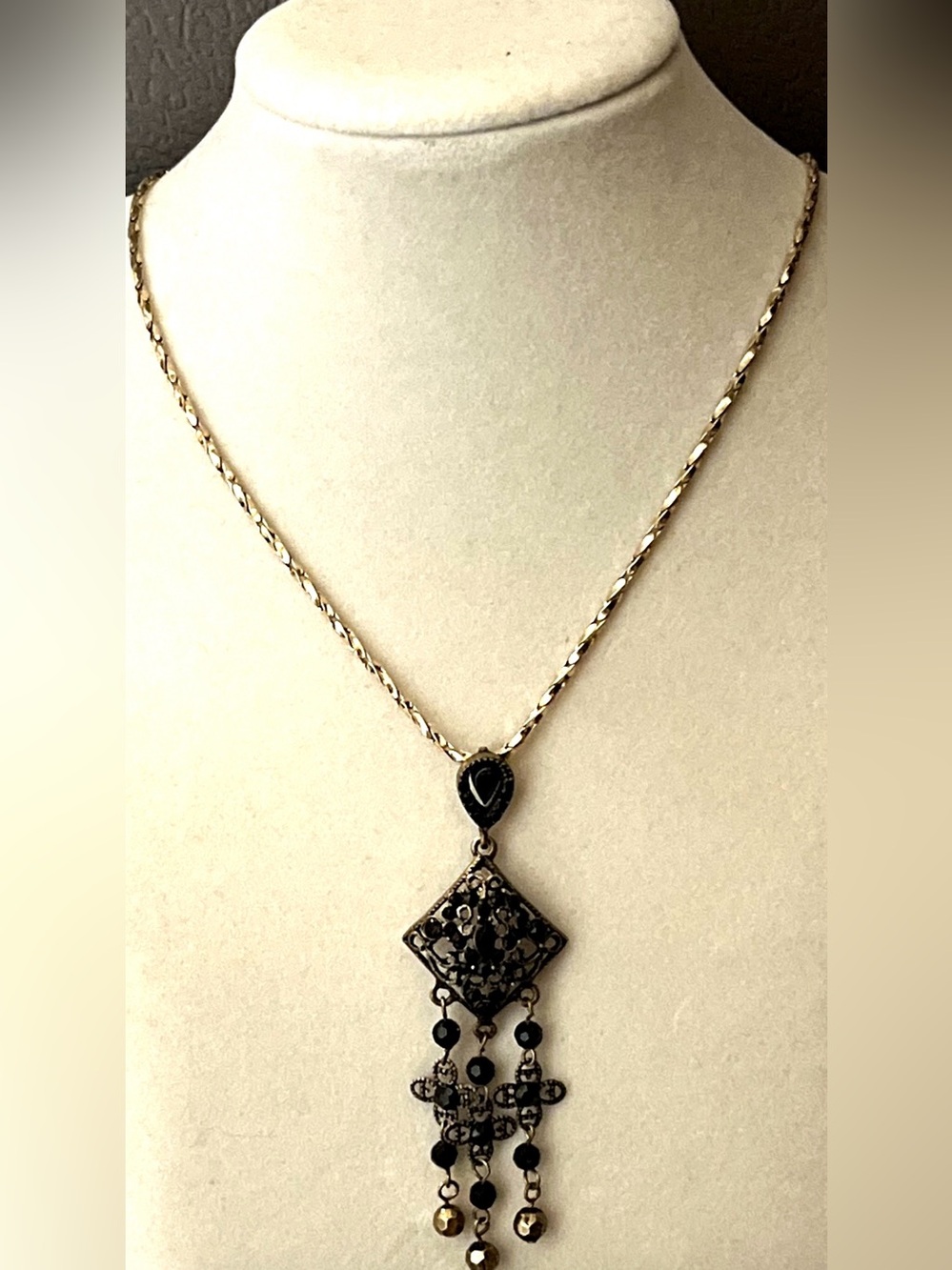 Vintage Gold Tone Black Glass Chandelier Drop Pendant Necklace 23”